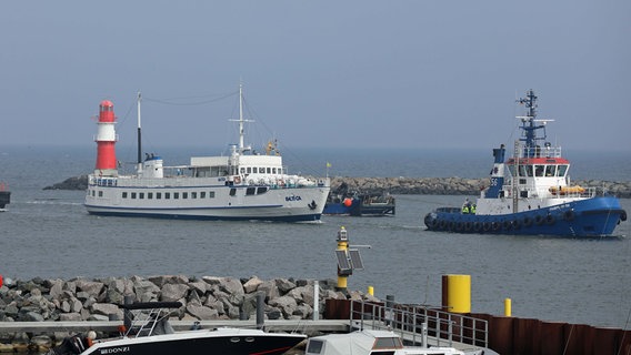 Die "MS Baltica" in der Hafeneinfahrt in Rostock-Warnemünde. © Stefan Tretropp Foto: Stefan Tretropp