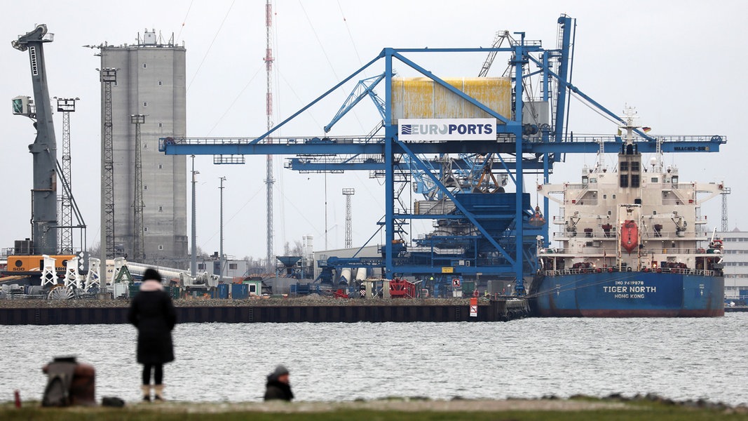 Rostocker Überseehafen erwartet Öltanker aus Russland