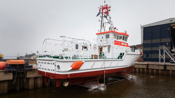 Der Seenotrettungskreuzer "Nis Randers" in der Fassmer Werft in Niedersachsen.  Foto: Jörg Sarbach