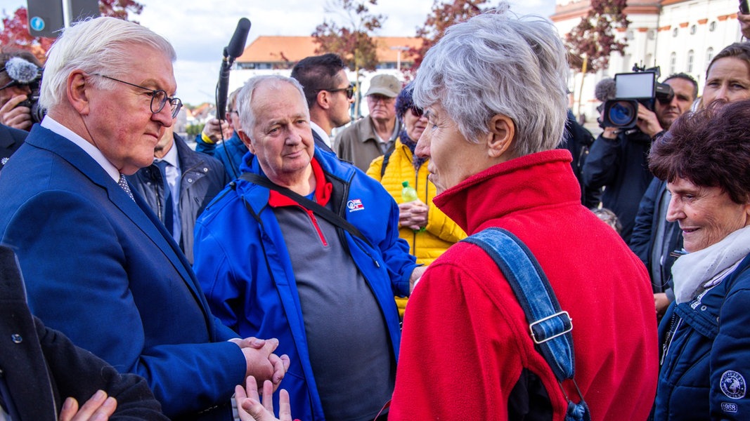 Bundespräsident Steinmeier startet “Ortszeit“ in Neustrelitz