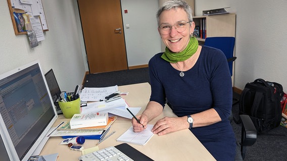 Christiane Schwark beim Stenografieren © Katja Bülow Foto: Katja Bülow
