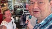 Umfrage in Schwerin: Kennen Sie Leif Tennemann von NDR 1 Radio MV? © NDR Screenshots Foto: Franz Fanter