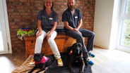 In der Zahnarztpraxis von Mathias Benedix in Ribnitz-Damgarten helfen auch die Therapiehunde Trude und Dr. Ed. © Nora Reinhardt Foto: Nora Reinhardt