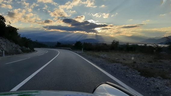 Der Sonnenaufgang über Montenegro. © Mirko Kizina, Martin Hofmann Foto: Mirko Kizina, Martin Hofmann