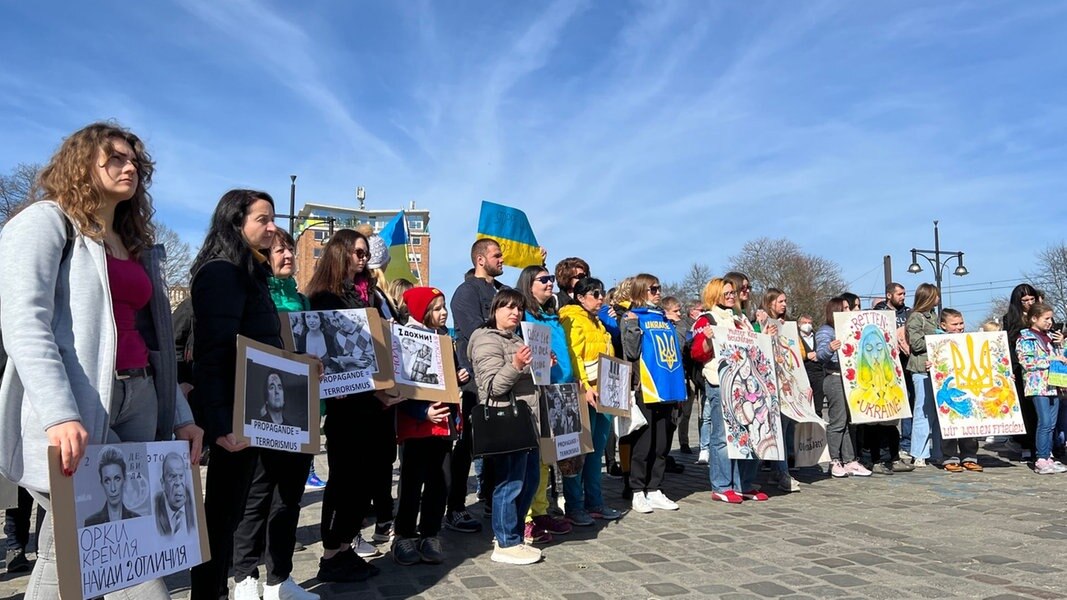 Rostock: Demonstranten fordern Energie-Embargo gegen Russland