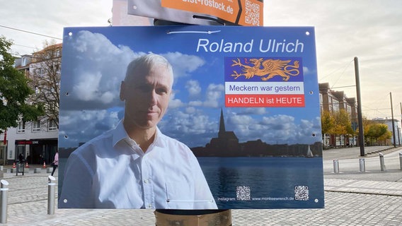 Wahlplakat von Roland Ulrich, parteiloser OB-Kandidat in Rostock. © NDR.de Foto: NDR.de