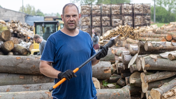 Kaminholz aus dem Ramper Werk in Leezen © Ecki Raff / Diakonie WMSN Foto: Ecki Raff / Diakonie WMSN