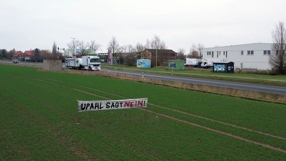 In Upahl regt sich Widerstand gegen die Pläne, dort ein Containerdof für Flüchtlinge zu bauen. © NDR 