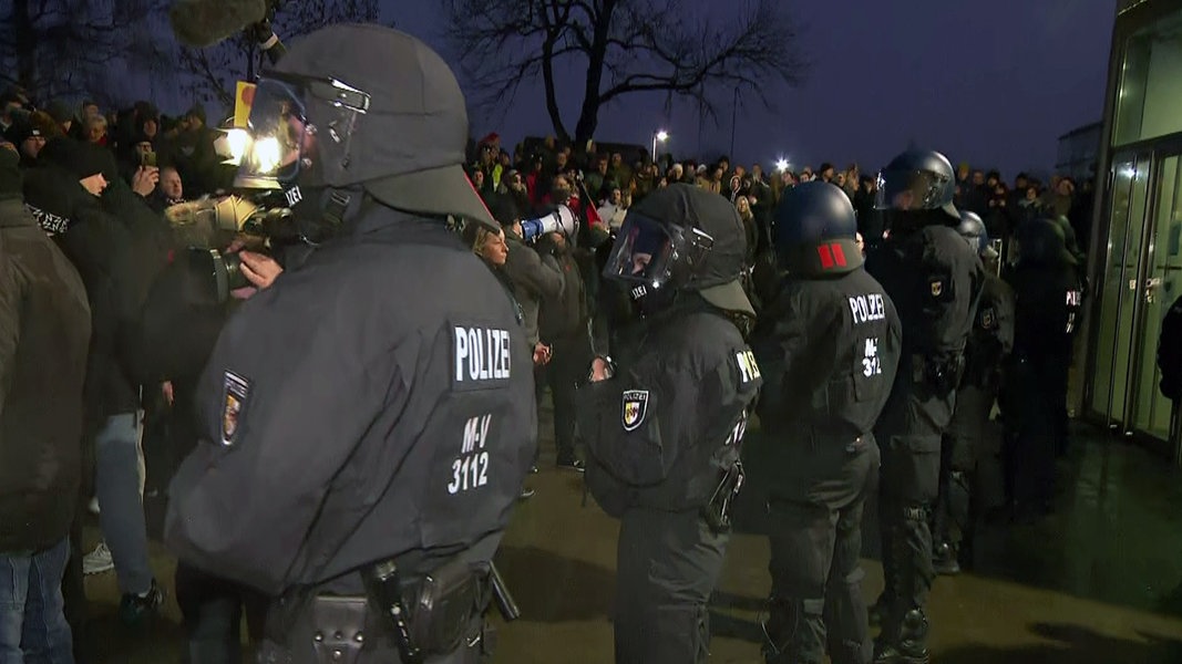 Proteste gegen geplante Flüchtlingsunterkunft in Grevesmühlen