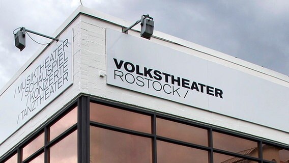 Das Große Haus des Volkstheaters Rostock © dpa-Zentralbild Foto: Jens Büttner