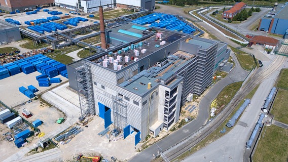 Luftbildaufnahme vom Bau der Zerlegehalle in Lubmin von Juni 2024. © EWN Entsorgungswerk für Nuklearanlagen GmbH 