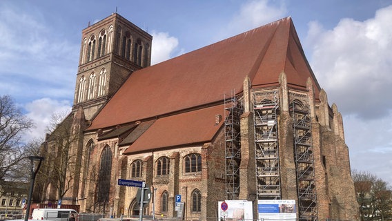 Eine Kirche ohne Turmspitze. © NDR Foto: Susann Moll