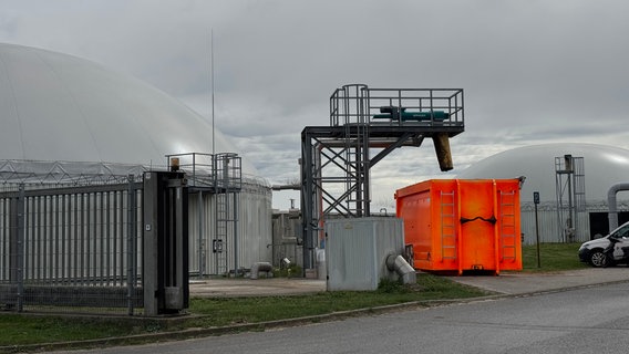 Zwei Gasspeichertanks im Biogaspark Wolgast © NDR Foto: Moritz Schröder