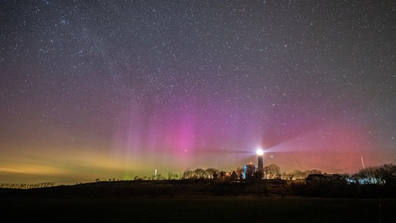 Polarlichter am Leuchtturm vom Kap Arkona. © Franz Müller 