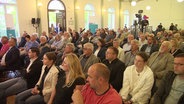Zuschauer beim Talk vor Ort in Lassan zur Landratswahl im Landkreis Vorpommern-Greifswald. © Screenshot 