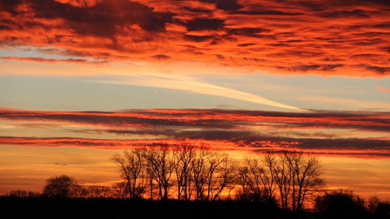 roter Sonnenaufgang © NDR Foto: Susanne Kliewe aus Mursewiek auf Rügen