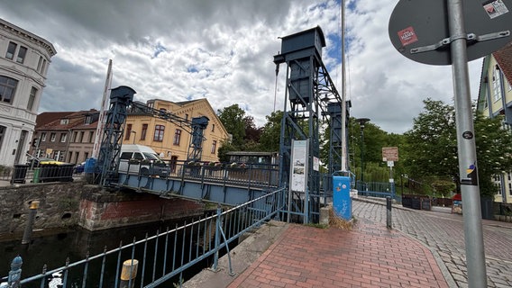 Historische Hubbrücke in Plau am See. © Roman Schmelter 