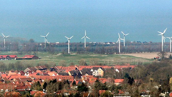 Windräder bei Nienhagen an der Ostsee. © dpa-Bildfunk Foto: Bernd Wüstneck