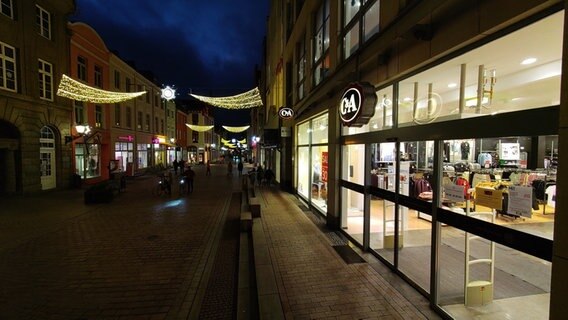 Wismars Altstadt an einem Abend im Januar © Christoph Woest Foto: Christoph Woest