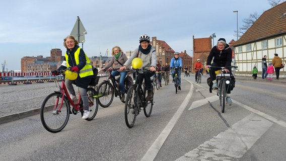 Fahrraddemo in Wismar © NDR Foto: Christoph Woest