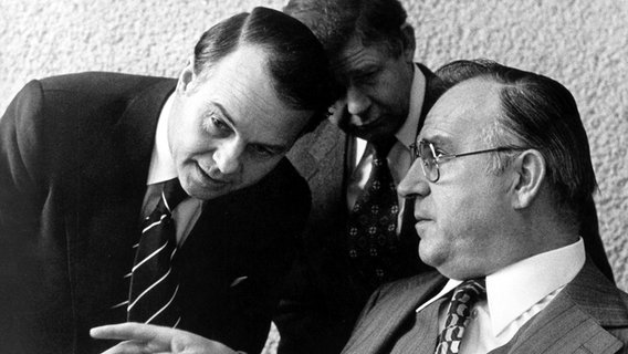 Ernst Albrecht (li.) 1976 mit Kurt Biedenkopf und Helmut Kohl (re.) © dpa Foto: Fritz Fischer