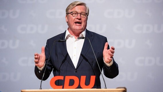 Bernd Althusmann (CDU), Wirtschaftsminister von Niedersachsen, spricht am 5. Juni 2021 beim Landesparteitag der CDU Niedersachsen. © picture alliance/dpa | Moritz Frankenberg Foto: Moritz Frankenberg