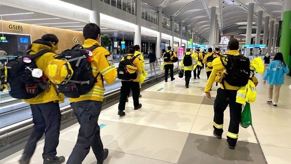 Einsatzkräfte von @fire sind an einem Flughafen in der Türkei, um Hilfe nach dem Erdbeben zu liefern. © @fire - Internationaler Katastrophenschutz Deutschland e. V. 