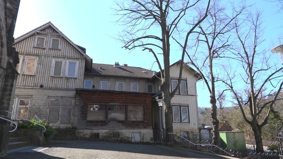 In einem leer stehenden Haus in Bad Harzburg wurde eine Cannabisplantage entdeckt. © Nord-West-Media TV 