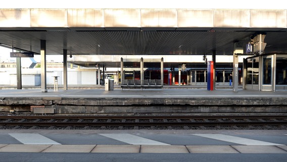 Ein Blick auf ein Leeres Gleis im Bahnhof Hannover. © picture alliance / dpa | Susann Prautsch Foto: Susann Prautsch