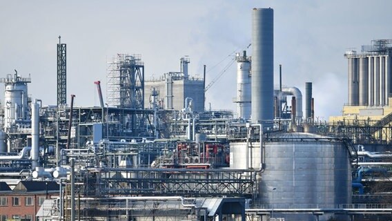 Industrieanlagen des Chemiekonzerns BASF.  Foto: Uwe Anspach