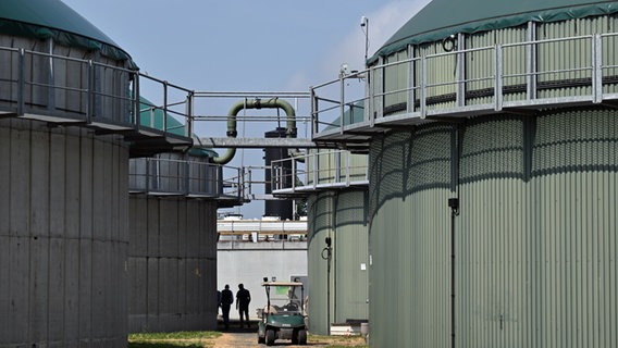 Blick auf eine Biogasanlage. © picture alliance/dpa | Martin Schutt Foto: Martin Schutt