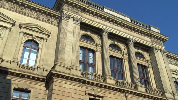 Das Landgericht Braunschweig von außen. © NDR 