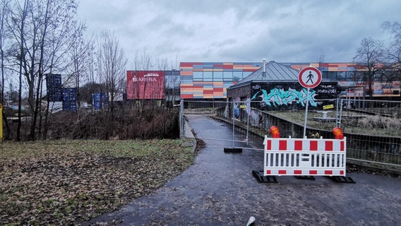 Die Sparkassen-Arena in Göttingen wird bis 25. März 2023 wegen Bombensondierung abgesperrt. © NDR Foto: Wieland Gabcke