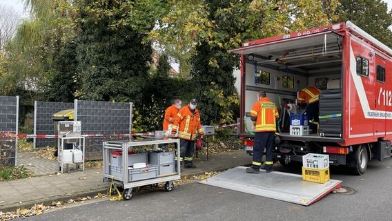 Feuerwehrkräfte nach einem radioaktiven Fund im Einsatz. © Phil-Kevin Lux-Hillebrecht Foto: Phil-Kevin Lux-Hillebrecht