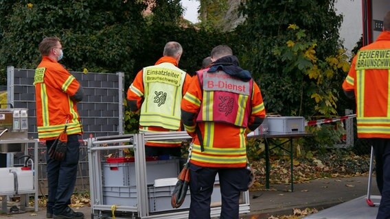 Feuerwehrkräfte nach einem radioaktiven Fund im Einsatz. © Phil-Kevin Lux-Hillebrecht Foto: Phil-Kevin Lux-Hillebrecht