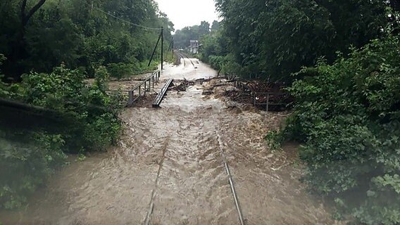 Überflutete Gleise zwischen Bad Harzbug und Vienenburg. © metronom Eisenbahngesellschaft mbH 