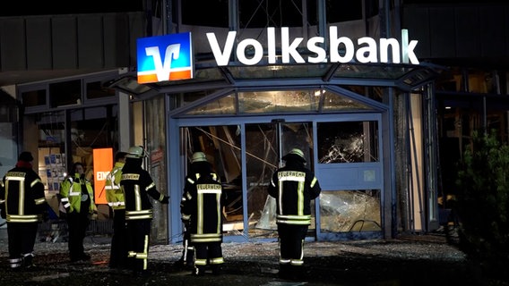 Der Vorraum einer Bankfiliale ist nach einer Sprengung zerstört. © NonstopNews 