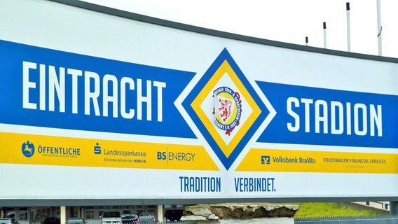 Banner mit dem Schriftzug von Eintracht Braunschweig © NDR Foto: Christoph Heymann