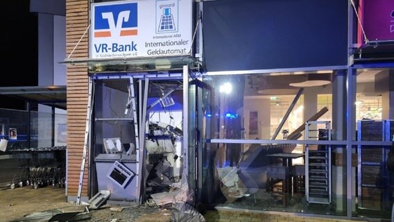 Ein gesprengter Geldautomat in Hann. Münden. © Polizei Göttingen Foto: Polizei Göttingen