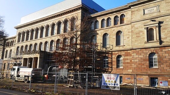 Außenansicht des Forum Wissen Göttingen während des Umbaus. © NDR Foto: Frederik Schulz-Greve