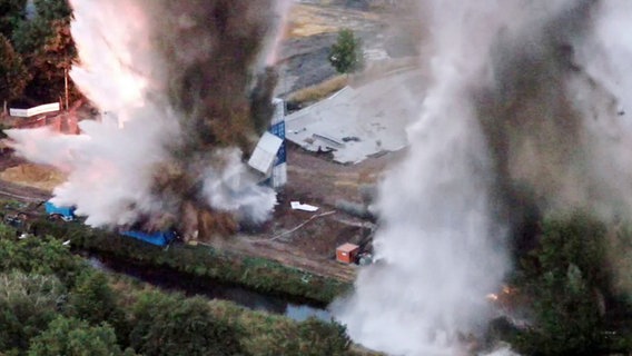 A screenshot from a drone video shows a cordoned-off area during a bomb blast in Göttingen.  © Police Goettingen 