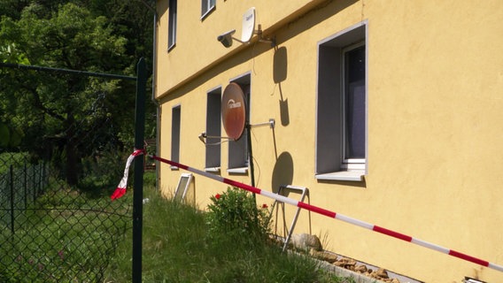 Ein Haus in Goslar, in dem eine Frau mit einer brennbaren Flüssigkeit übergossen und angezündet wurde. © NDR 