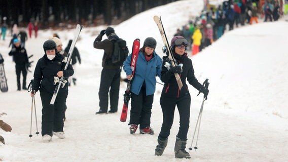 Wintersporttouristen und Gäste fahren am Hexenritt. © picture alliance/dpa/dpa-Zentralbilddpa-Bildfunk Foto:  Matthias Bein