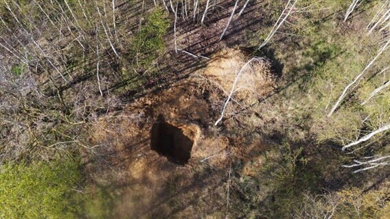 Eine Grube nahe einem Kieswerk im Landkreis Helmstedt (Drohnenaufnahme) © strauss-news Foto: Matthias Strauss