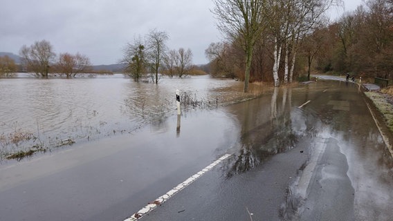 Die Weser bei Lauenförde führt Hochwasser. © Nora Wegener Foto: Nora Wegener