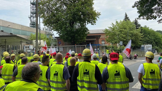 Eine Demo der IGBCE. © NDR Foto: Janek Wiechers