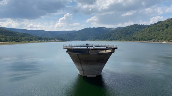 Die Innerstetalsperre im Harz ist zur Hälfte mit Wasser gefüllt © Harzwasserwerke 