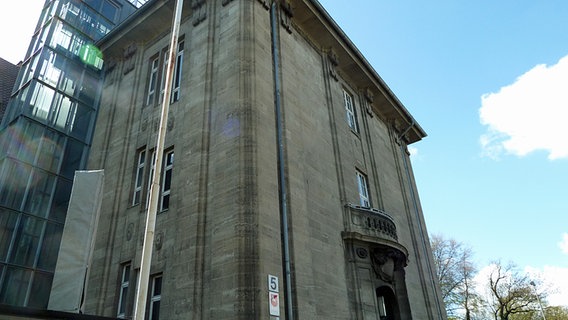 Das Verwaltungsgericht Göttingen in einer Außenansicht. © NDR Foto: Jürgen Jenauer
