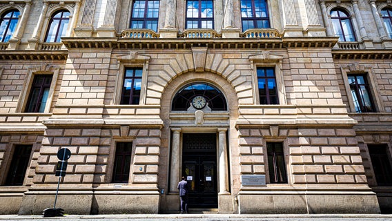 Blick auf das Gebäude des Landgerichts in Braunschweig. © dpa Foto: Moritz Frankenberg