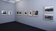 Blick in einen der Ausstellungsräume im Mönchhaus Museum Goslar mit Fotos von Antanas Sutkus. © Verein zur Förderung moderner Kunst  e.V. Foto: Sascha Engel